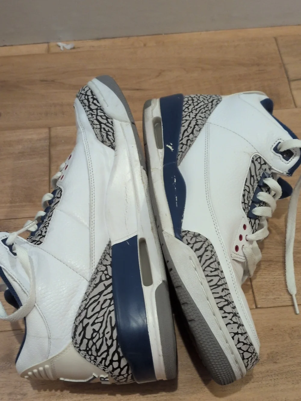 Air Jordan 3 Retro 2011 Men's Size 11 White Blue 136064104 Elephant Print